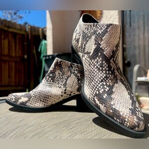 LIKE NEW - Steve Madden Leather Snakeskin Ankle boots